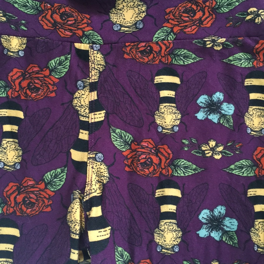 Lularoe OS Bee/Rose leggings.